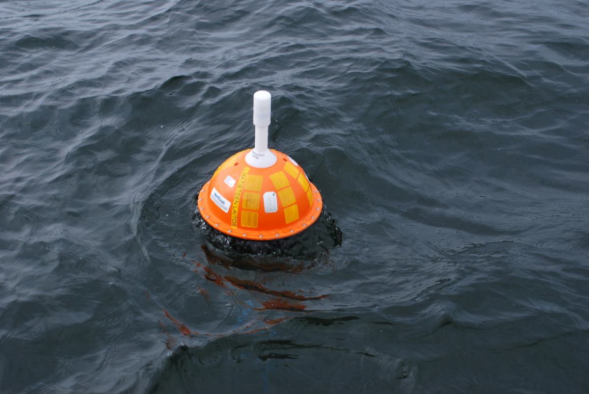 Orange boj i havet